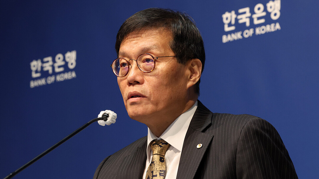 이창용 한은 총재 “서울 오피스, 주택으로 전환해 공급 확대해야”