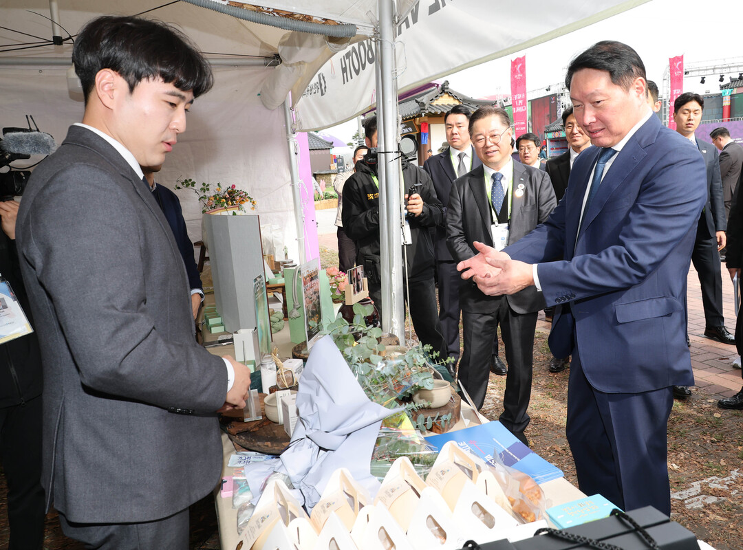 [포토] 최태원 대한상의 회장, APEC CEO 서밋서 ‘K-사회적가치 기업관’ 운영