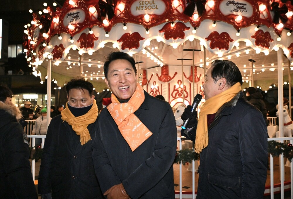산타마을 행사장을 둘러보는 오세훈 시장