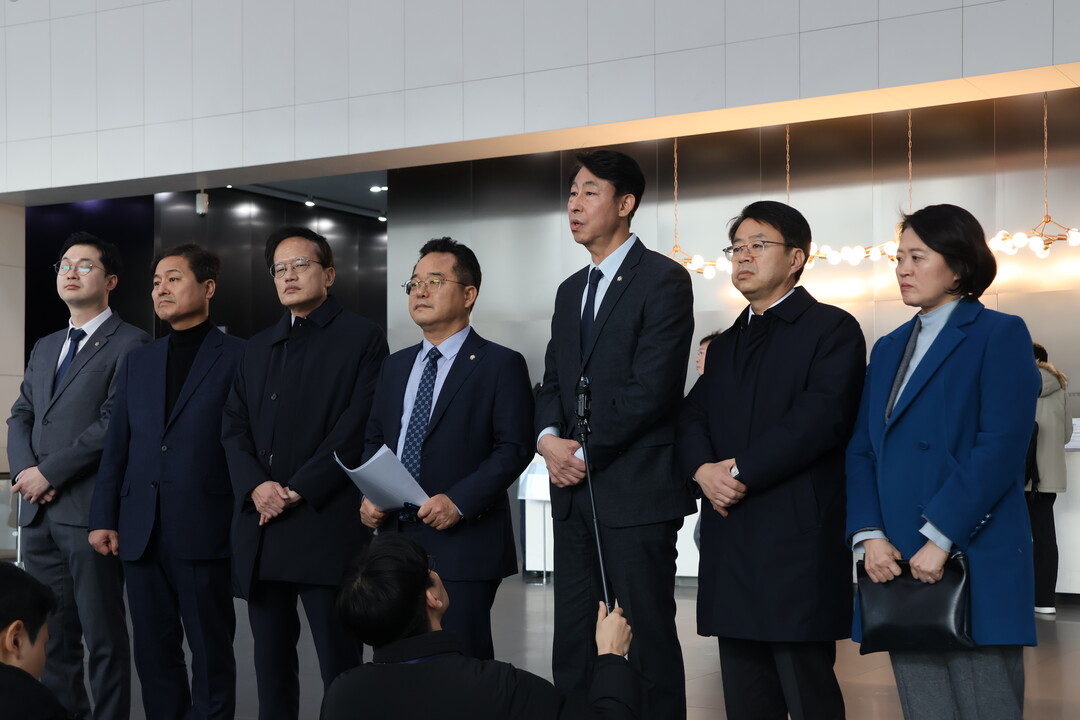 이범석 의장 청문회 출석 등을 재차 요구하는 기자회견 /이훈기 의원실 제공