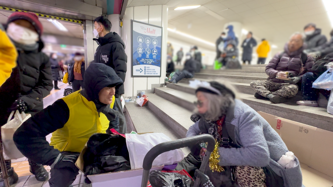 [포토뉴스] 최강추위 속 노숙인 살피는 서울시장