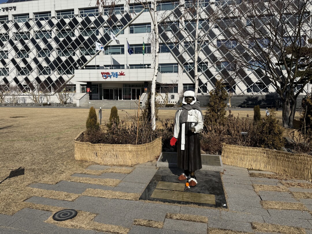 [포토뉴스] 강동구청 앞 평화의 소녀상