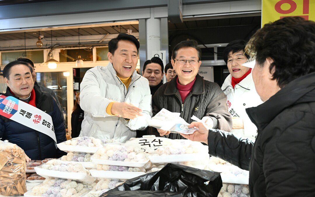 [포토뉴스] 오세훈 시장, 설 연휴 첫날 영등포전통시장 방문