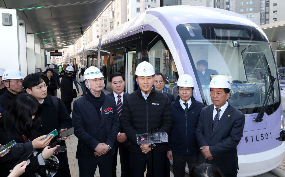 속도내는 위례선 트램, 12월 개통 앞두고 오세훈 서울시장 현장 점검