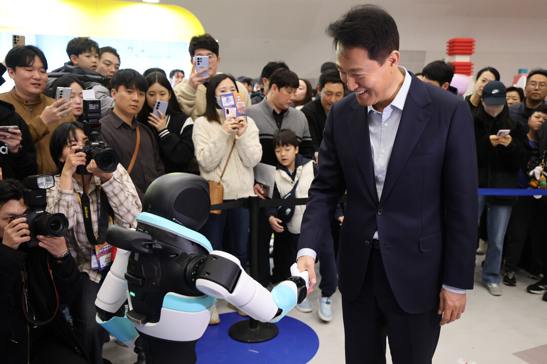 서울AI페스티벌, 1만7천 명 몰려…‘피지컬 AI 도시 서울’ 체험의 장