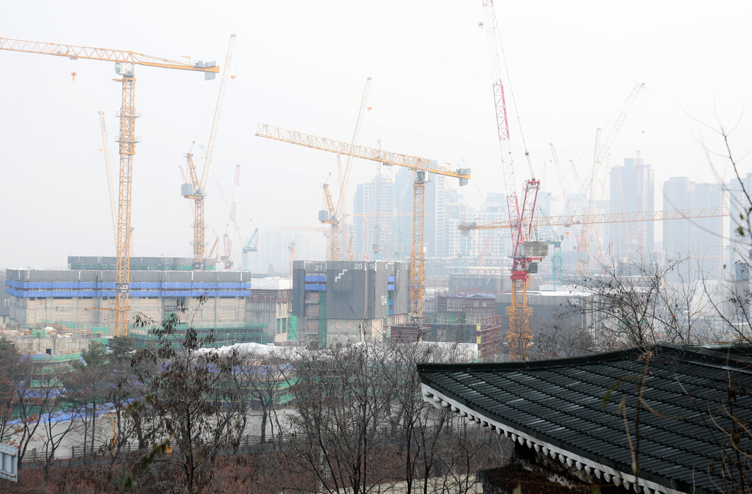 “건설불황 골 깊다”…건설 대출, 6분기 연속 줄어 ‘역대 최장 감소’