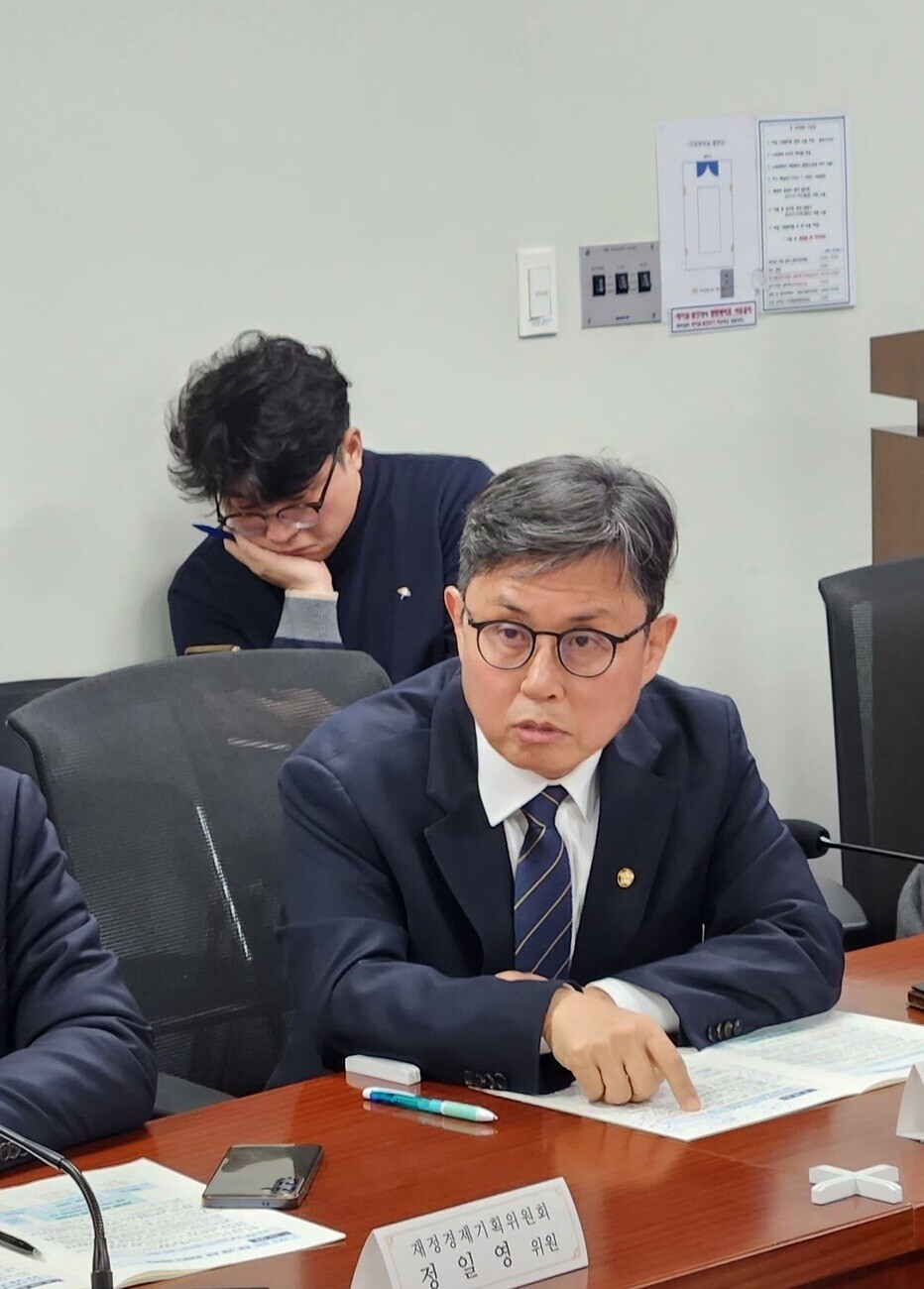 국회 간담회실에서 발언하는 안도걸 의원 / 의원실