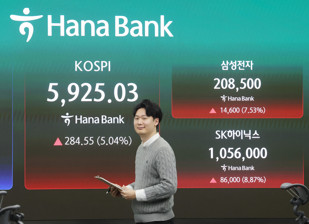 '20만전자' 고지 탈환한 삼성전자…같은날 '5월 총파업'도 확정