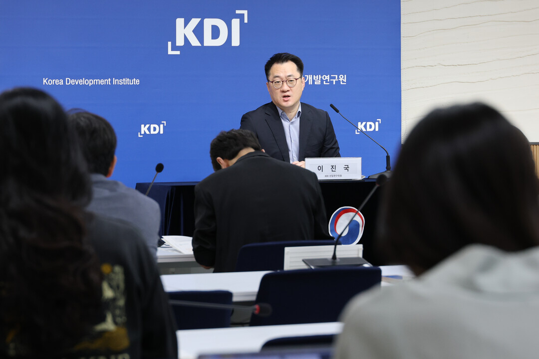 대형마트 의무휴업 평일 전환 ‘전통시장 타격 無’…온라인 이용 ‘감소’