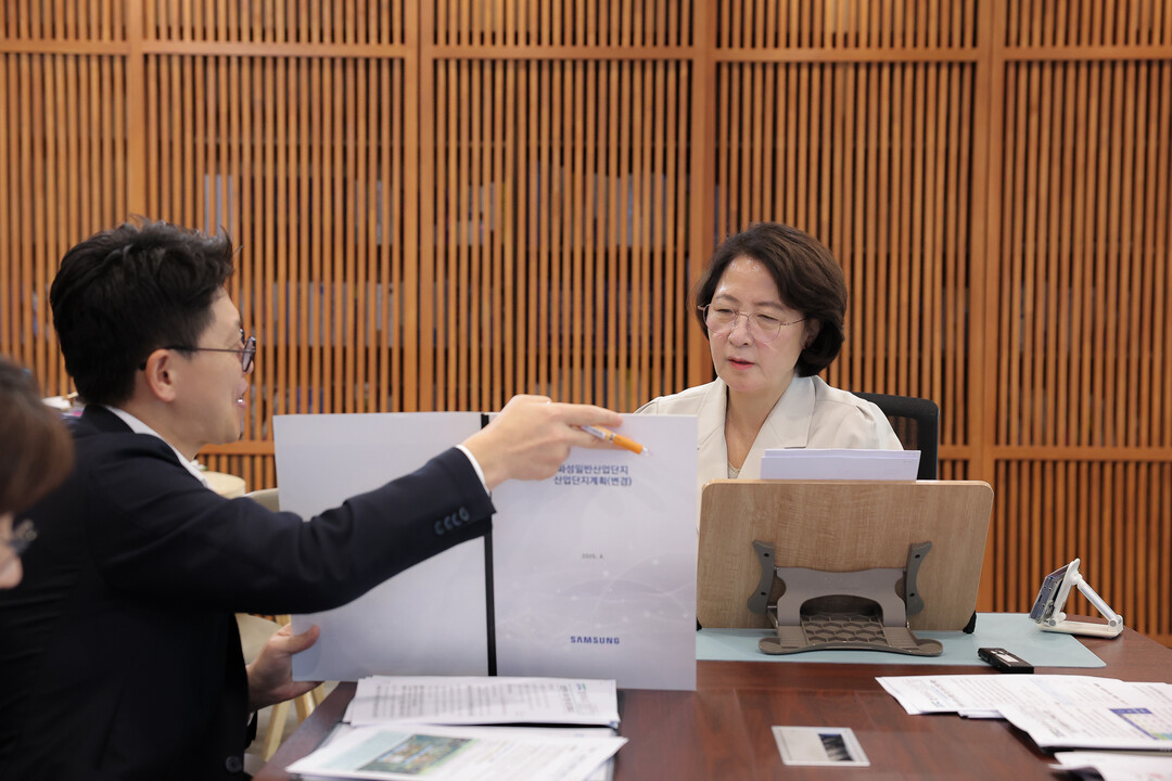 추미애 경기도지사, 반도체 초격차 시동...‘경제 1번지 경기도’ 구상