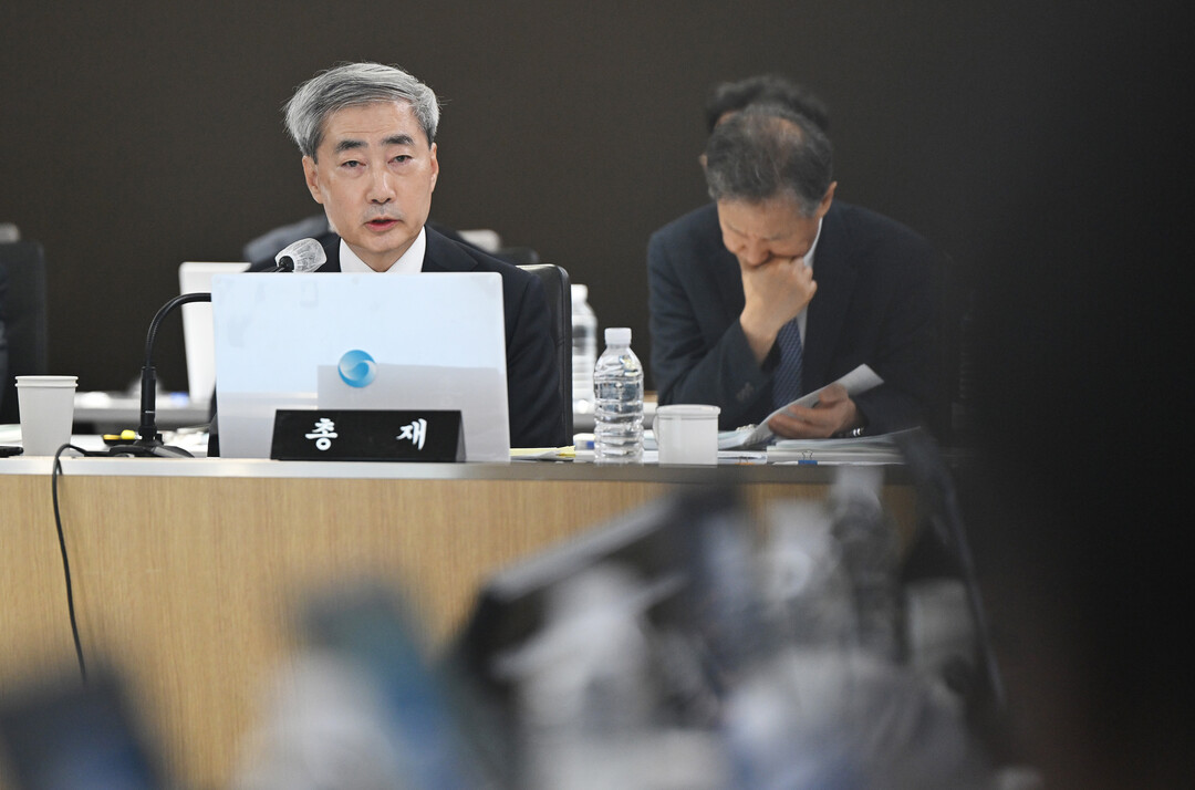 국정감사에서 답변하고 있는 신현송 한국은행 총재. [사진=연합뉴스]